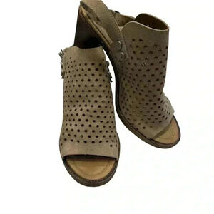 Barbara Barbieri Italy tan perforated open toe sandals  size 8.5